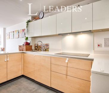3 bedroom semi-detached house to rent - Photo 3