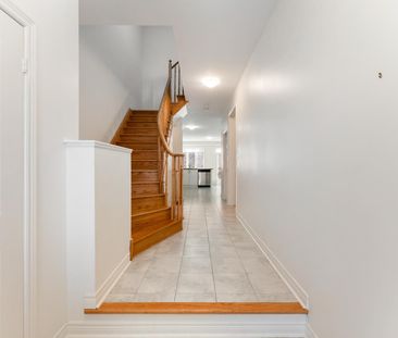 For Lease - 84 Fortis Crescent, Bradford West Gwillimbury, Ontario - Photo 2