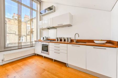 2 bedroom mews to rent - Photo 5