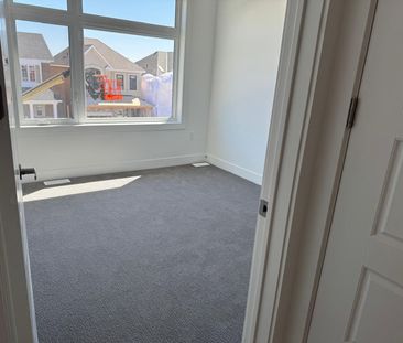 For Lease - 38 Suzuki Street, Barrie, Ontario - Photo 6