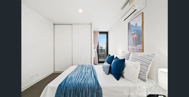 SPACIOUS HOME WITH BOX HILL GARDENS VIEW - Photo 1