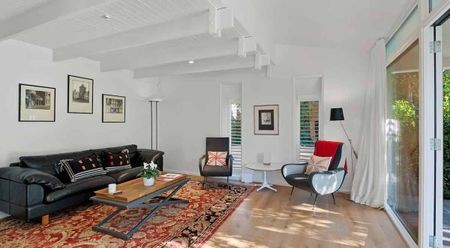 Secluded 2-Bedroom Home - Photo 5