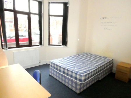 4 bedroom semi-detached house to rent - Photo 5