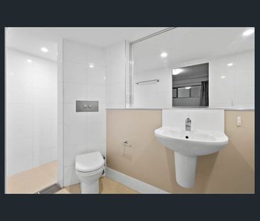 Spacious One Bedroom Apartment in Southport - Photo 4