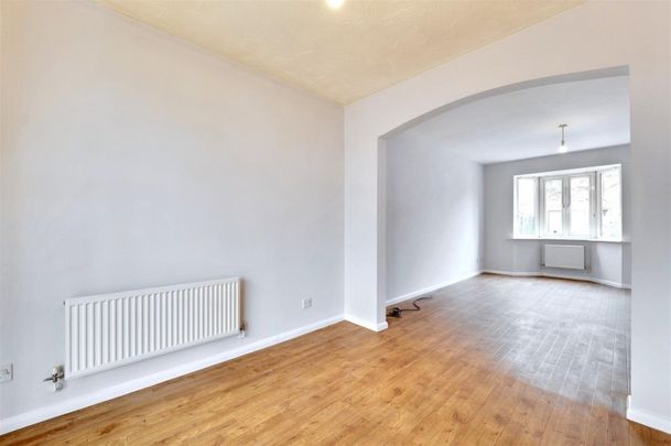 4 BED Detached house To rent - Photo 1