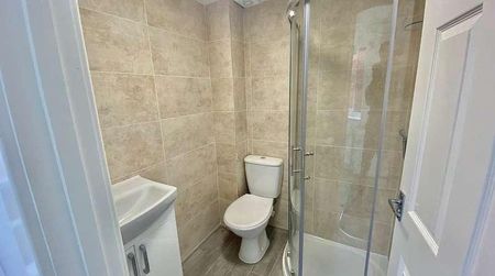 High Street, Rushden, NN10 - Photo 5