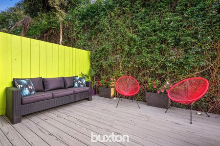Large Rear Courtyard with Style and Space - Photo 2