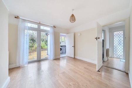 3 bedroom semi-detached house to rent - Photo 2