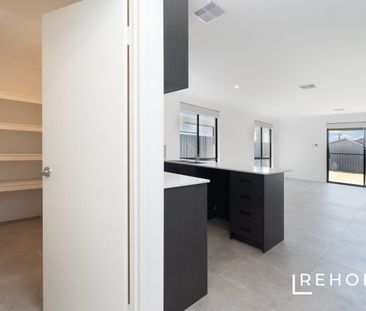 Modern Family Home Awaits! - Photo 4