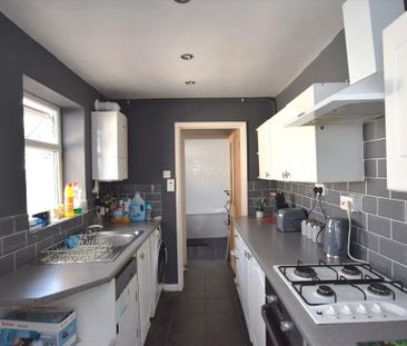 3 bedroom terraced house to rent - Photo 2