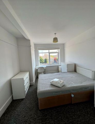 3 bedroom apartment to rent - Photo 2