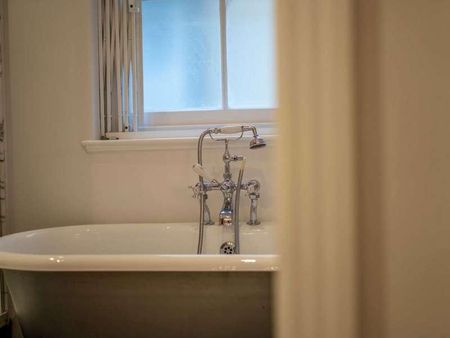 Adam & Eve Mews, London, W8 - Photo 3