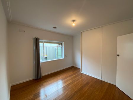 34 Cumberland Road, Pascoe Vale VIC 3044 - Photo 3