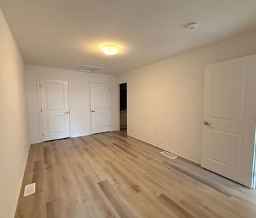 For Lease - 461 BLACKBURN Drive Unit# 96, Brantford, Ontario - Photo 3