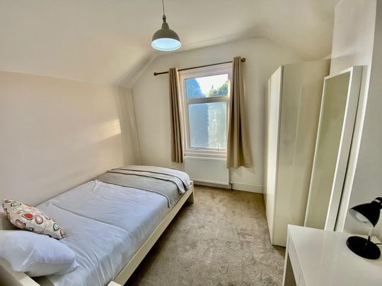 1 bedroom in a house share to rent - Photo 1