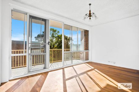 Spacious Apartment with Ocean Views in Prime City Fringe Location - Photo 4