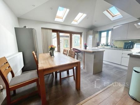 1 bedroom in a house share to rent - Photo 3