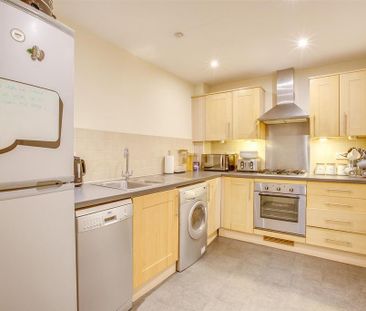 2 bedroom apartment to rent - Photo 4