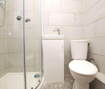 Raymond Crescent, Guildford, Surrey, GU2 - Photo 5