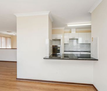 Spacious Coastal Retreat - Photo 5