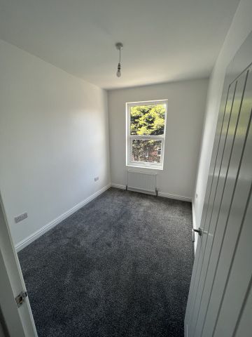 4 Bed Terraced House, Barkly Grove, LS11 - Photo 2