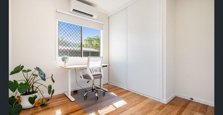 Charming furnished home with 3 or 6-month lease - Photo 5