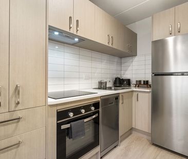 Carpark Included & One Week Rent Free - Photo 1