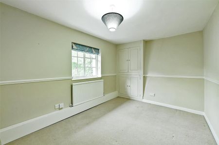 4 bedroom detached house to rent - Photo 3