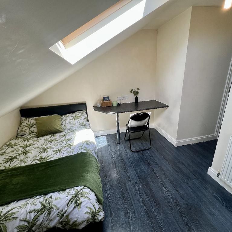 1 bedroom in a house share to rent - Photo 1