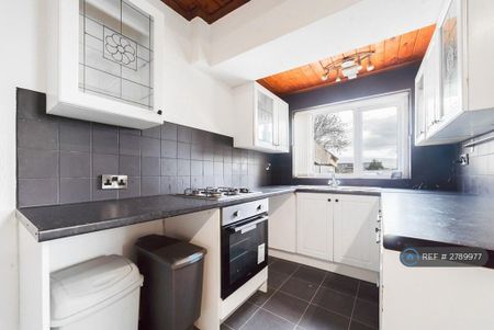 3 bedroom end of terrace house to rent - Photo 3