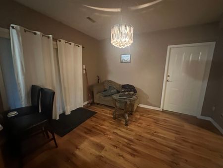 Spacious Suite Near Highstreet - Photo 2