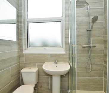 London Road, Isleworth - Photo 1