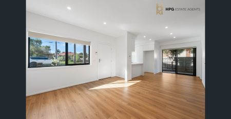 Stunning 3 Bedroom Townhouse! - Photo 3