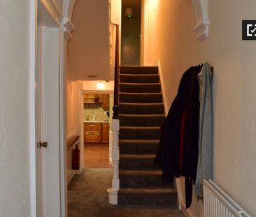 Bed in Room to rent in 8-bedroom house in Drumcondra, Dublin - Photo 4