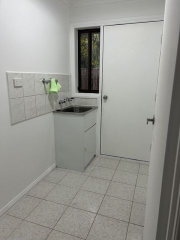 Cozy unit in a great location! - Photo 4