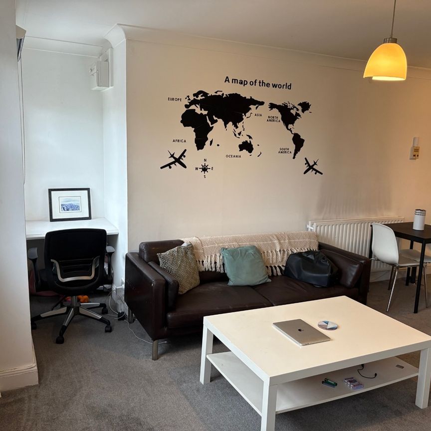 2 Bed Flat, Gauden Road, SW4 - Photo 1