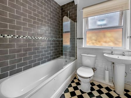 Back room (Matisse), Flat 6, 84 Cathedral Road, Cardiff CF11 9LN - Photo 2