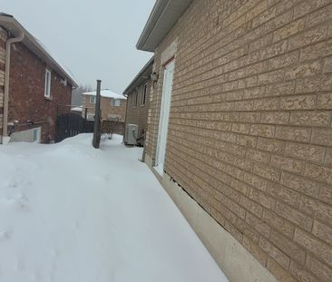 For Lease - 82 Shalom Way, Barrie, Ontario - Photo 4