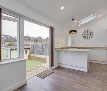 3 bedroom semi-detached house to rent - Photo 6