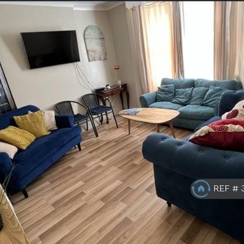 4 bedroom semi-detached house to rent - Photo 1