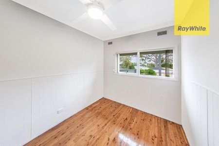 Stunningly Renovated 5-Bedroom Family Oasis with Pool and Garage! - Photo 5