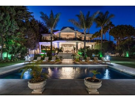 9 bedroom luxury mansion for rent in Marbella, Spain - Photo 2