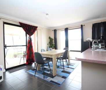 SPACIOUS FAMILY HOME - Photo 3