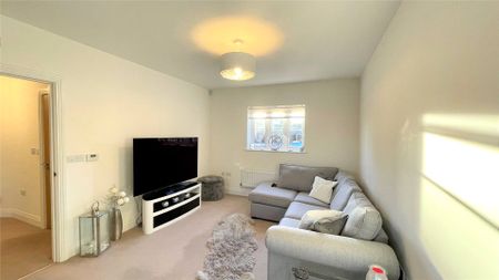 2 bedroom Maisonette in Charlock Place, Bracknell - Photo 2