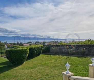 SPACIEUSE AVEC JARDIN, PISCINE ET VUE LAC - Photo 2