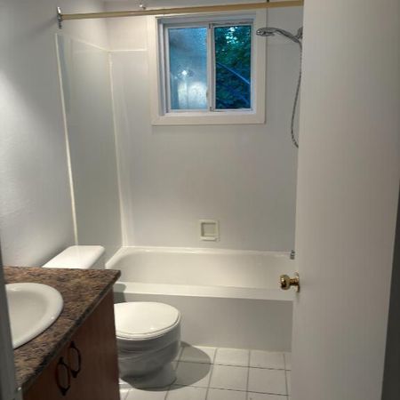 Beau 4½ à louer – Rue de Brest, Laval Disponible dès maintenant – 1450 $/mois (valeur de 1580 $/mois avec 1 mois gratuit) Bail d’un an - Photo 3
