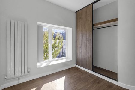 Flat to Rent: Saville Road, E16 - Photo 2