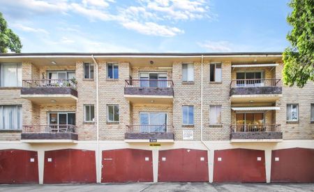 Bright & Spacious 2-Bedroom Apartment in a Convenient Bexley North Location - Photo 3