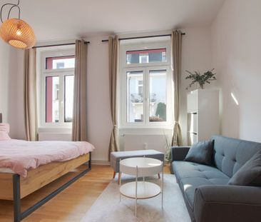 Stylisch möbliertes 1-Zimmer-Apartment mit Balkon in beliebter Lage... - Foto 1