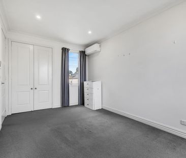 Elegant Family Living in the Heart of Kew – Double En-suites & Prem... - Photo 5